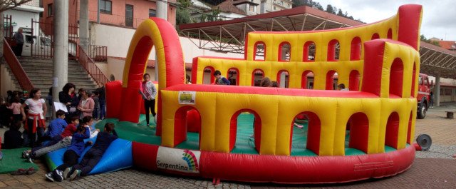 insuflaveis-covilha animação infantil com insufláveis